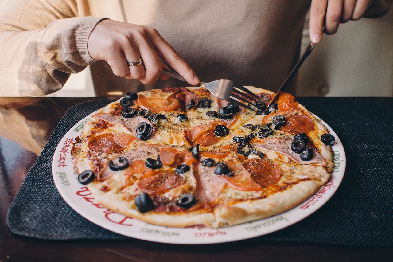 Crafting a Wooden Pizza Peel: A Guide